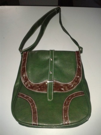 CARTERA MODELO MORRAL MUY PRACTICOS CON BOLSILLO AL INTERIOR Y EN LA PARTE DE ATRAS VALOR $ 5.000